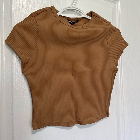Tan short sleeve crop top - Picture 2 of 3